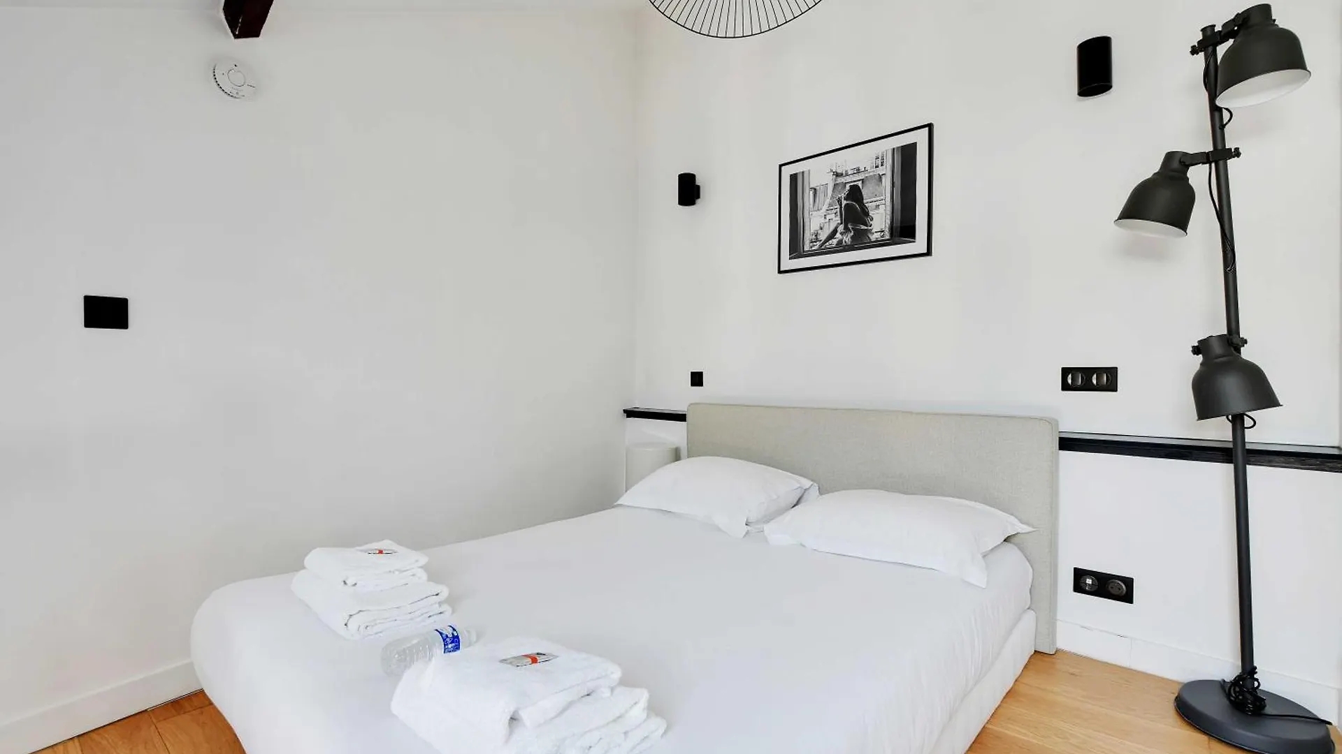 Charming Apt With Ac -Rue Des Archives- Le Marais パリ 0*,